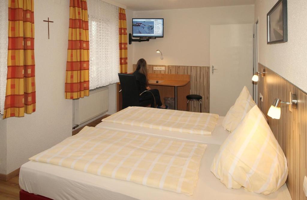 Hotel Krone Stuehlingen - Das Tor Zum Suedschwarzwald Exterior foto